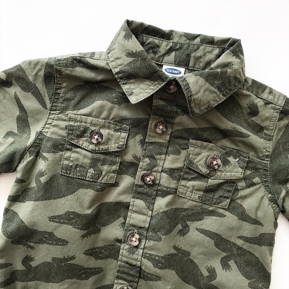 Old navy alligator print button down shirt EUC 3-6 - Picture 2 of 4